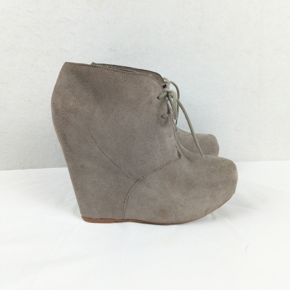 Steve Madden Annnie Size 8.5 Gray Ankle Boots Suede Leather Hidden Wedge Lace Up